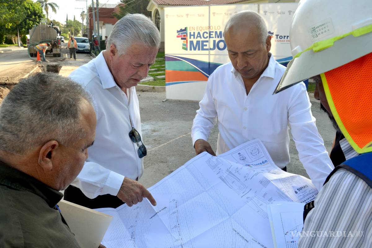$!Supervisa Jorge Zermeño obras de agua y drenaje en el Campestre La Rosita
