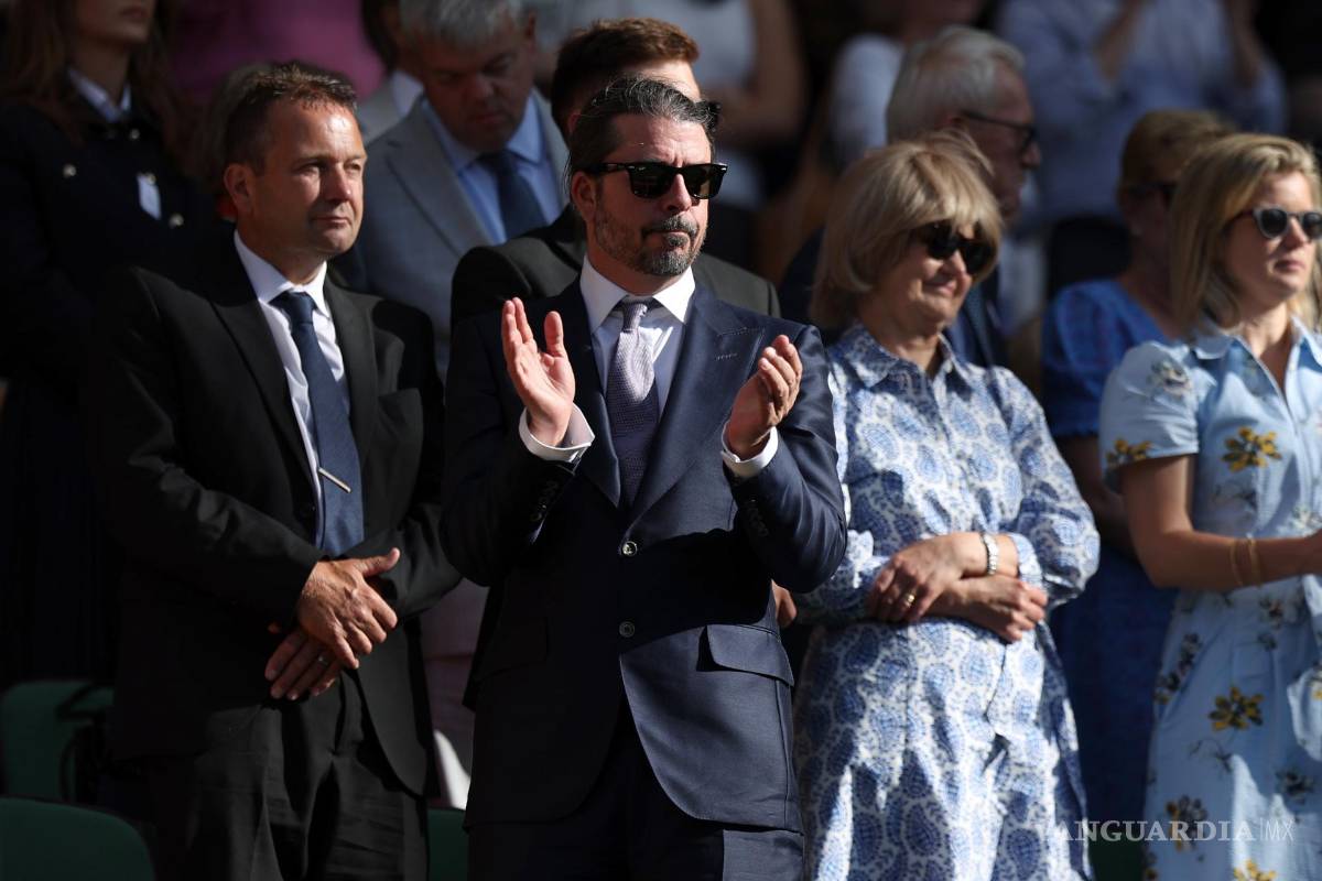 $!Famosos como el vocalista de Foo Fighters, Dave Grohl, se encontraban en Wimbledon admirando el tenis de Alcaraz.