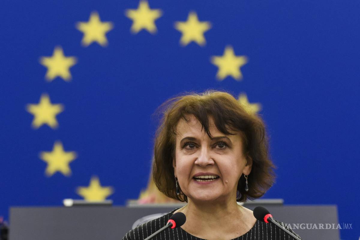 $!La novelista ucraniana Oksana Zabuzhko habla en el Parlamento Europeo para conmemorar el Día Internacional de la Mujer. AP/Pascal Bastien