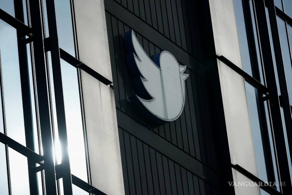 $!Un logo de Twitter en la fachada de las oficinas de la compañía en San Francisco, el 19 de diciembre de 2022.