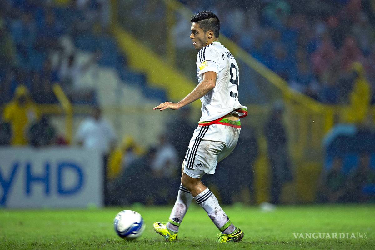 Otra baja en el Tri; Raúl Jiménez vuelve a Europa