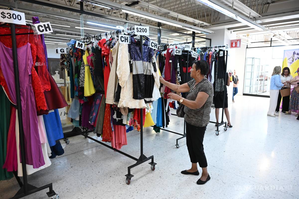 $!La comunidad podrá encontrar prendas a precios accesibles, desde los 100 pesos, durante la jornada con causa organizada por Cáritas.