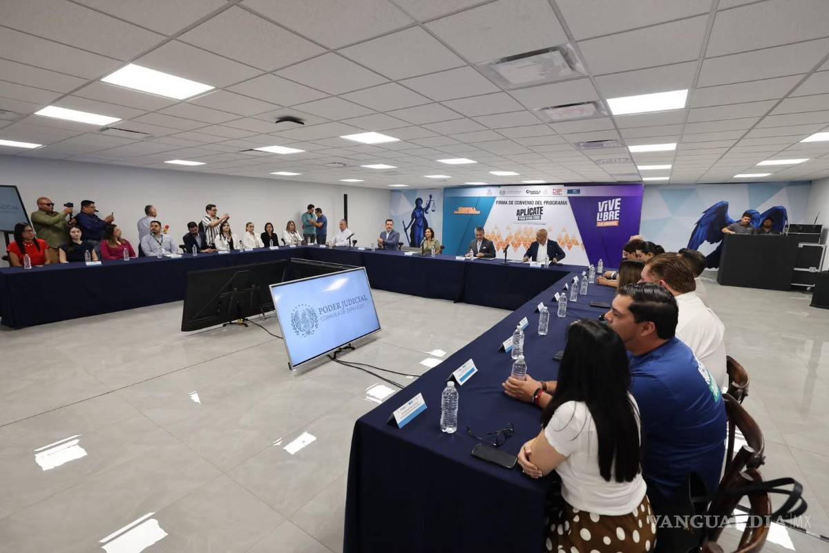 $!Familias beneficiarias participaron en el acto realizado en Ciudad Judicial de Saltillo.
