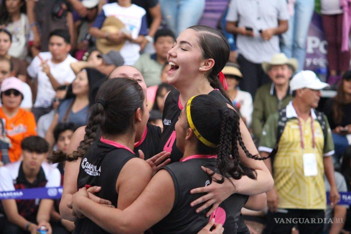 $!Las representantes coahuilenses dominaron cada encuentro con estrategia, velocidad y coordinación, logrando una actuación impecable.