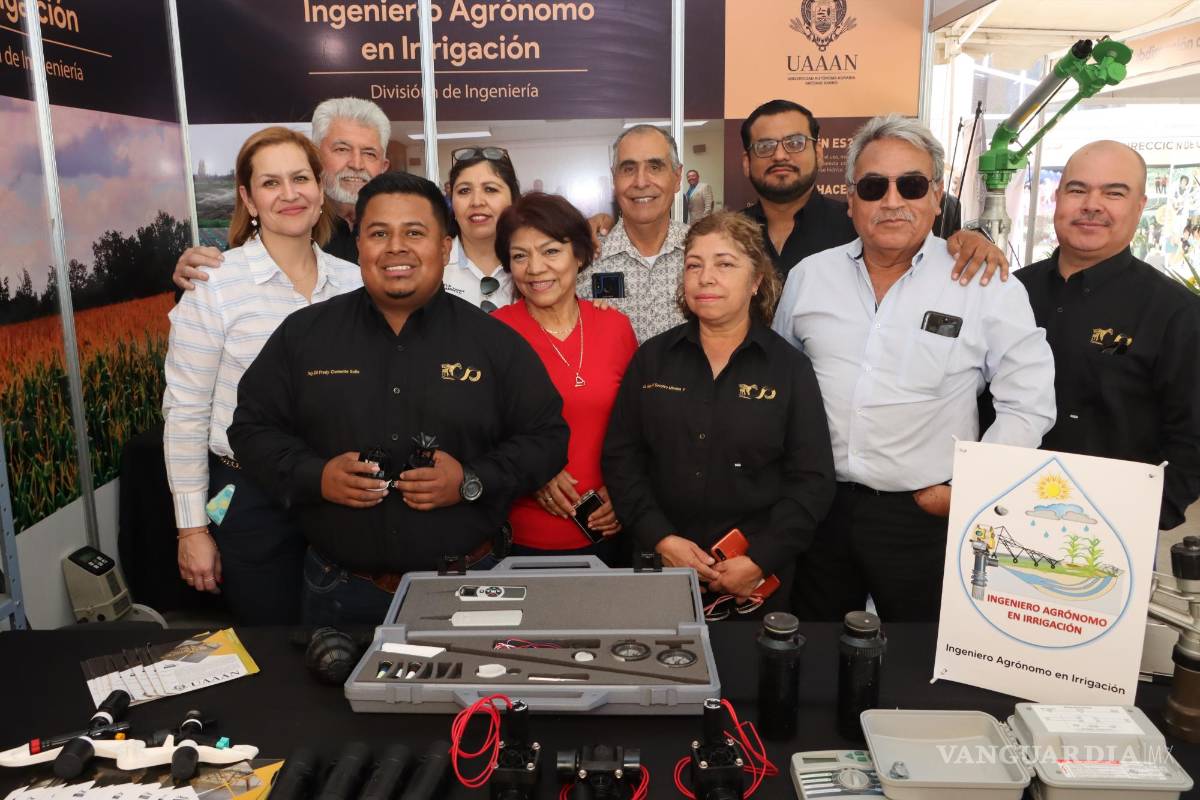 $!Egresados de distintas carreras se dieron cita para compartir los festejos de su alma mater.