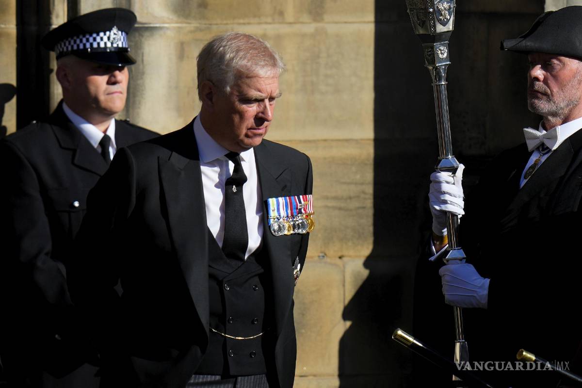 Príncipes Enrique y Andrés no podrán llevar uniforme militar en el funeral de la la reina Isabel II