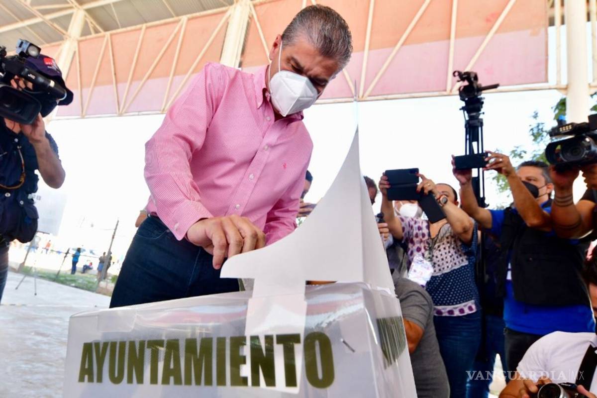 Múzquiz: El rescate continúa, las familias de los mineros atrapados siguen en el exterior