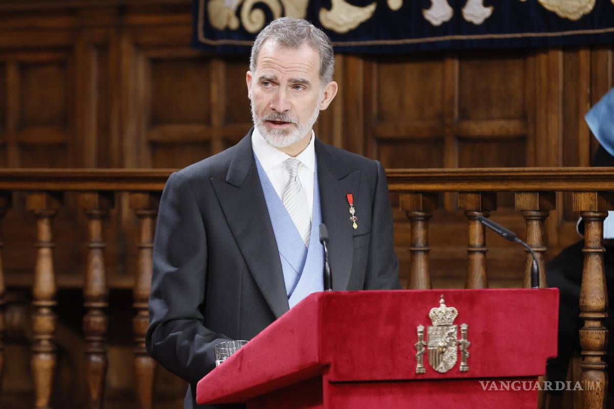 $!El rey Felipe VI pronuncia un discurso durante el acto de entrega del Premio Cervantes a la escritora uruguaya Cristina Peri Rossi.