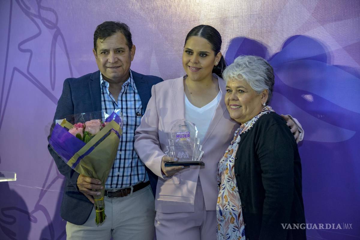 $!Los consejos de su abuela son: hacerlo con el corazón, ser disciplinada y más que nada tener los pies sobre la tierra y aceptar los proyectos que vengan con mucha humildad, dice Navid.