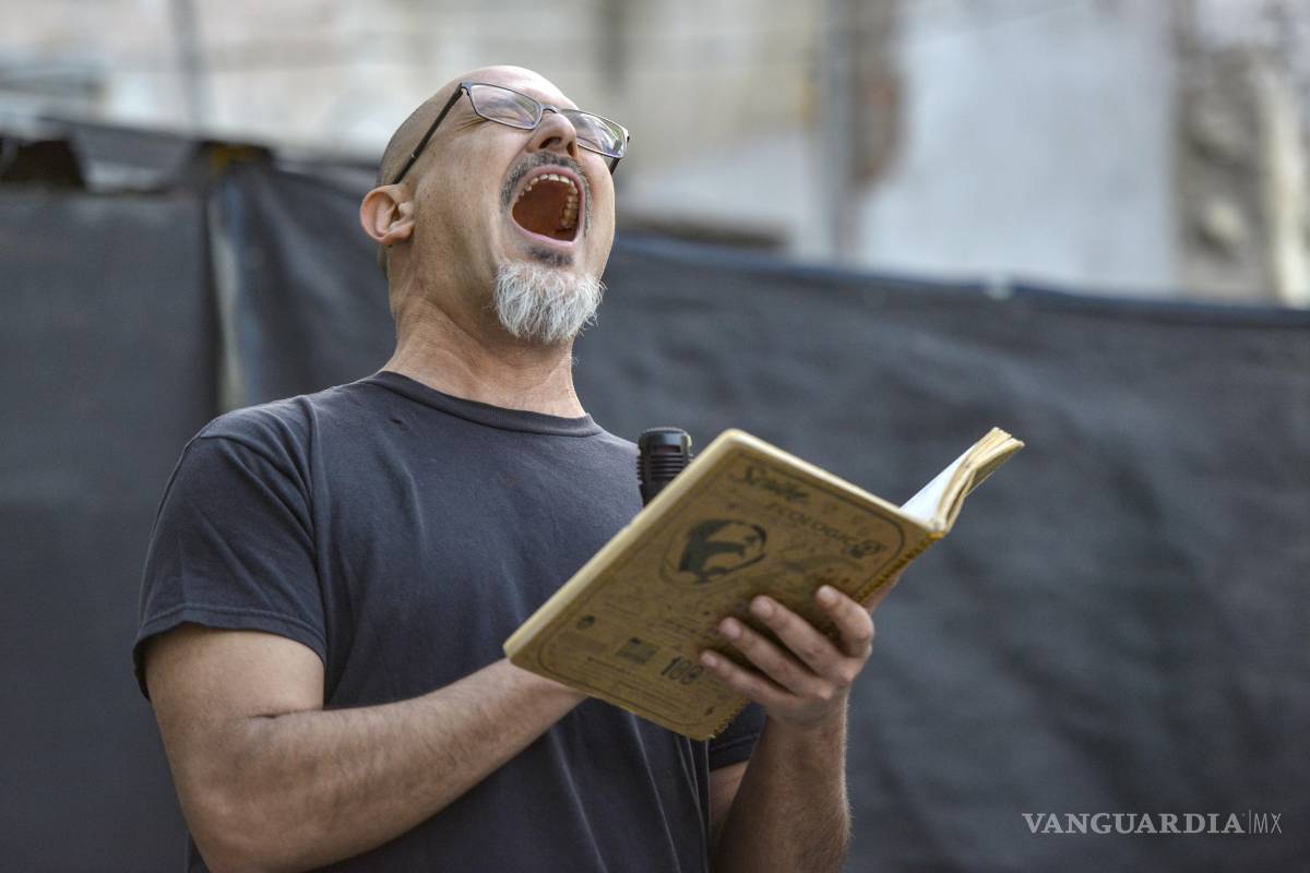 $!Participantes del slam coinciden en que la poesía no está limitada al papel, sino que está presente en cada rincón de la vida diaria, desde las calles hasta las experiencias personales.