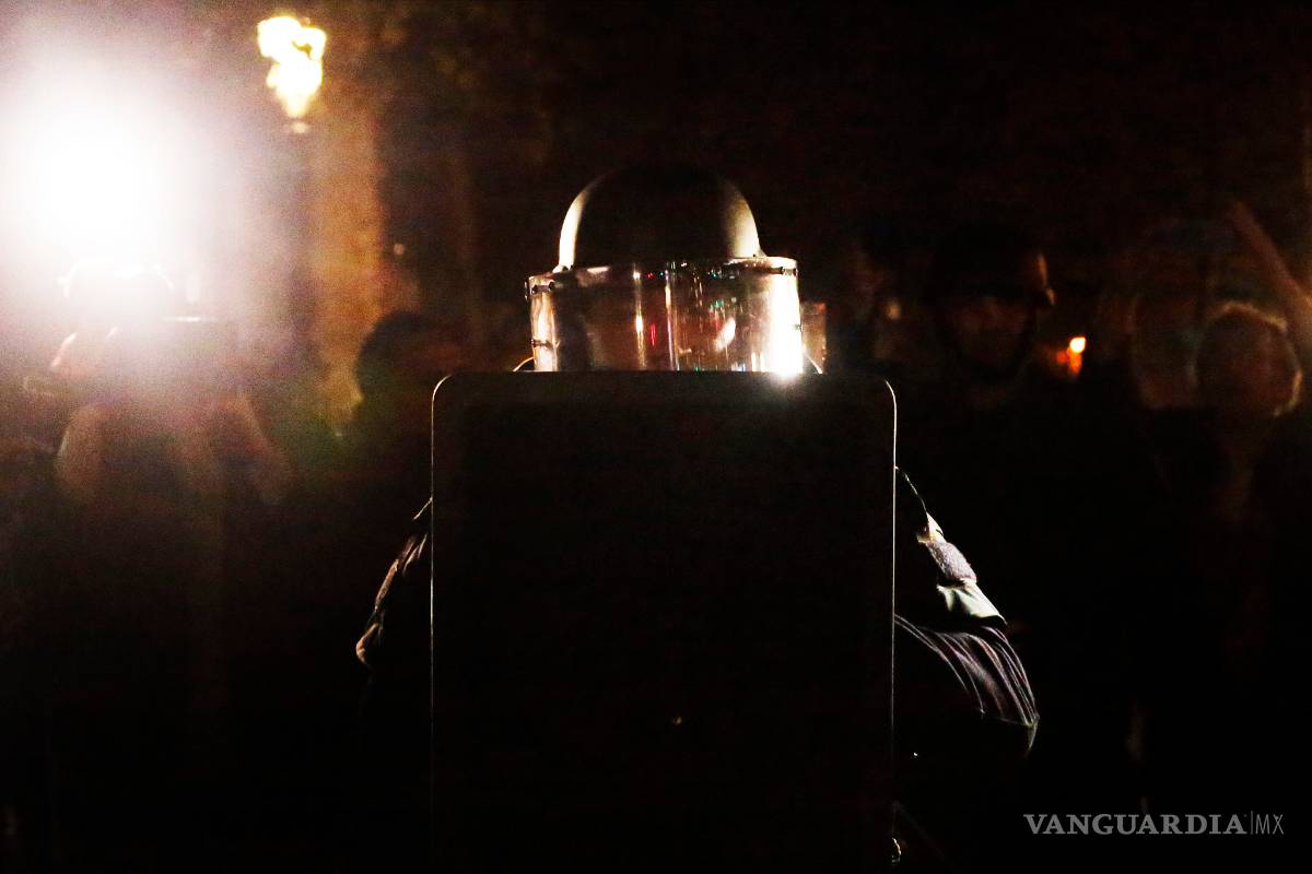 Heridos varios policías y tres detenidos en una redada en periferia de París