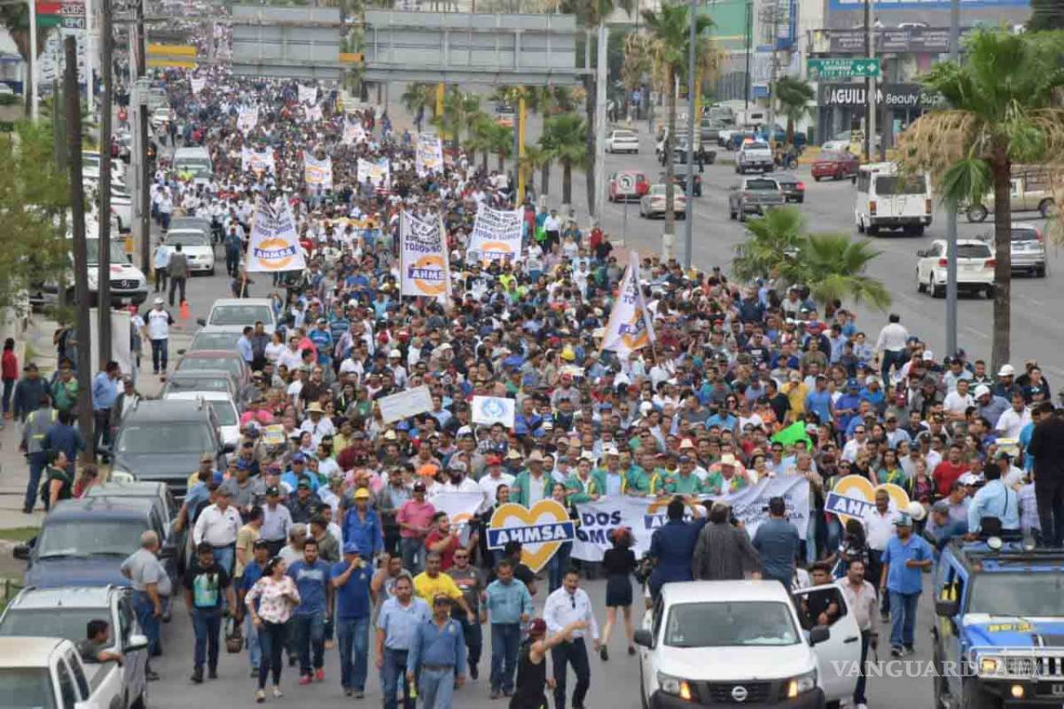 $!Marchan miles por la estabilidad de Altos Hornos de México, en Monclova