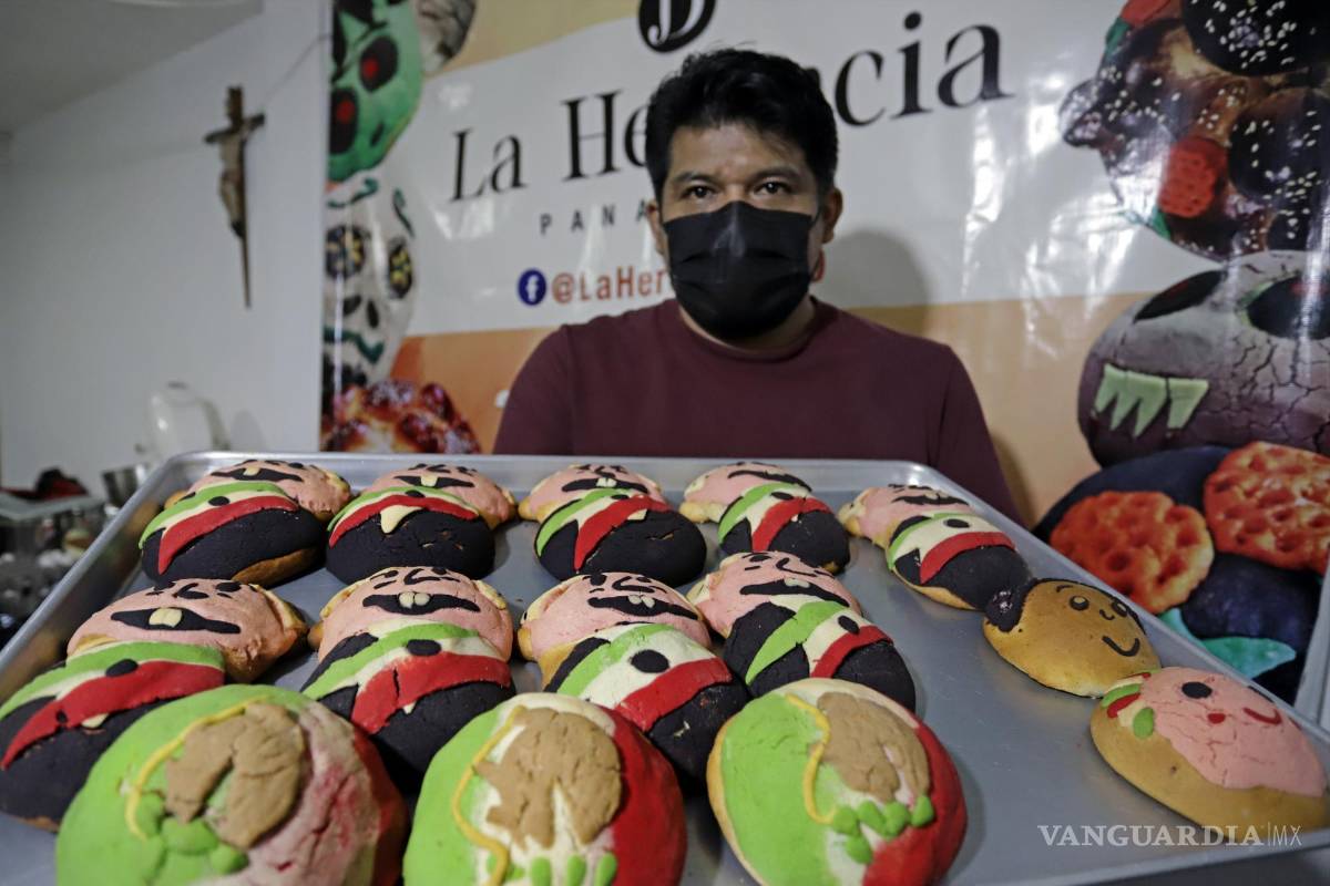 $!Una persona muestra un pan con la imagen del presidente de México, Andrés Manuel López Obrador en San Pedro Cholula, Puebla (México).