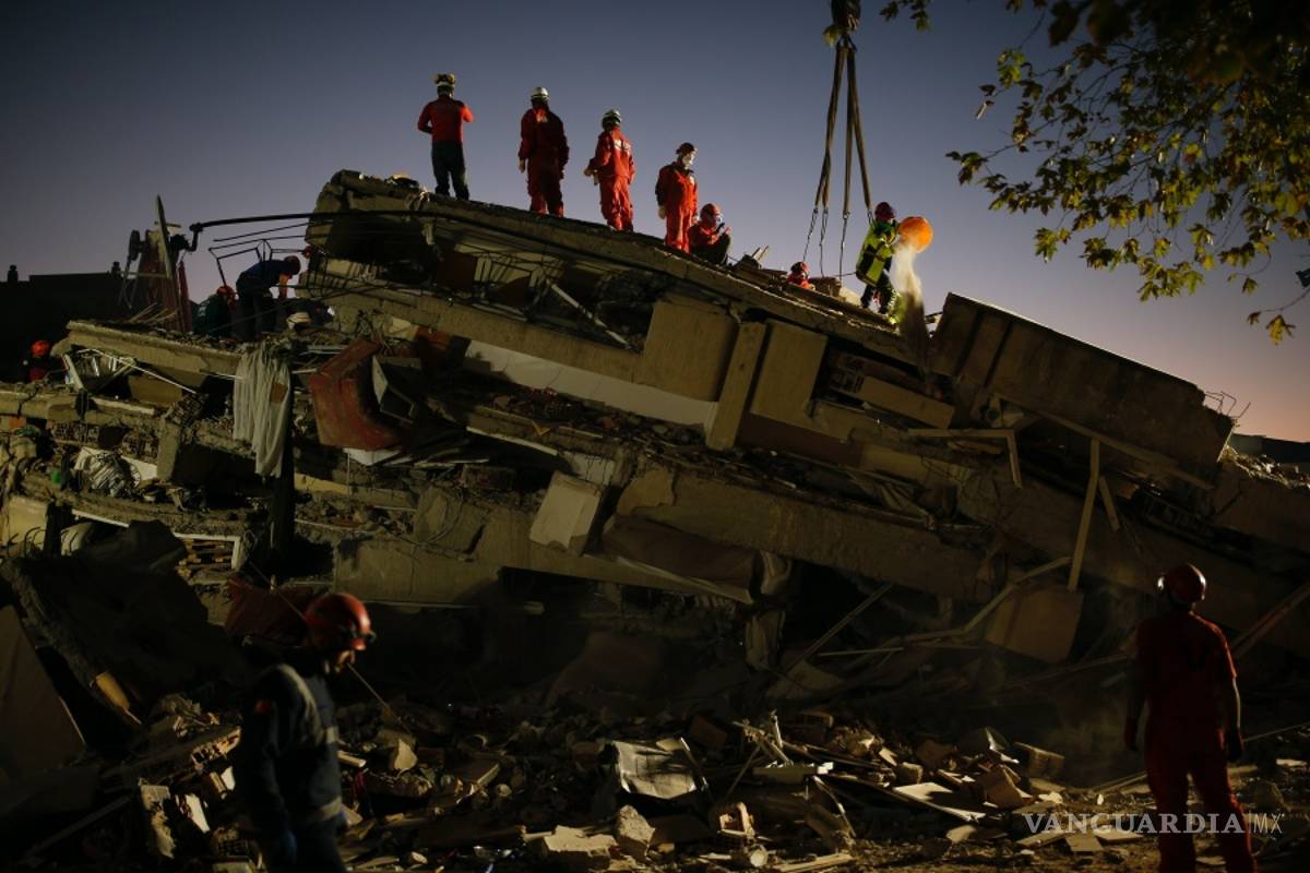 Aumenta a 30 fallecidos en sismo que cimbró en Turquía y Grecia