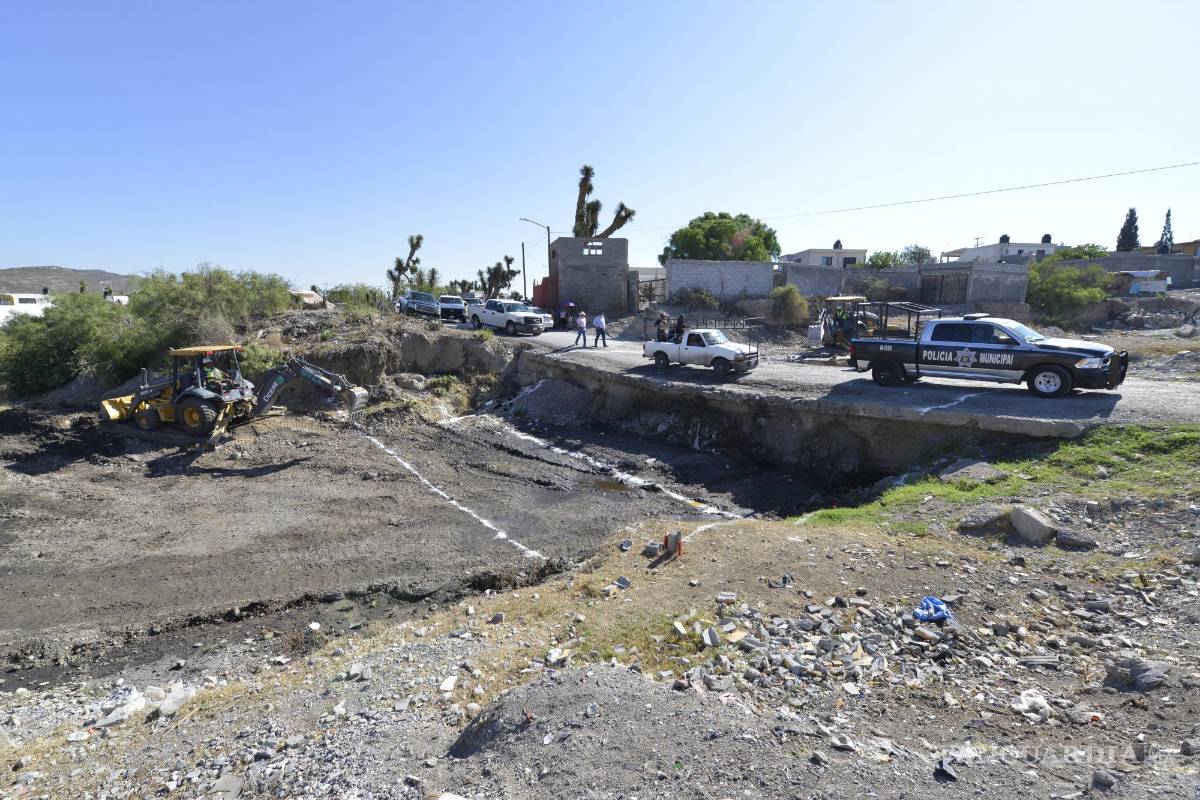 $!Arranque de obra del puente vehicular en la Colonia El Álamo, en el camino vecinal a General Cepeda.