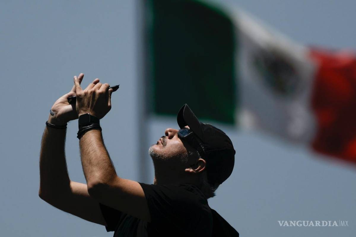 Así cautiva, maravilla y asombra el eclipse solar desde Mazatlán hasta la isla de Terranova (fotos)
