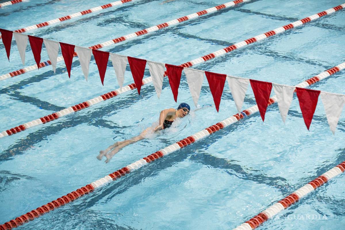Impedirá FINA que atletas transexuales compitan en pruebas femeninas de natación