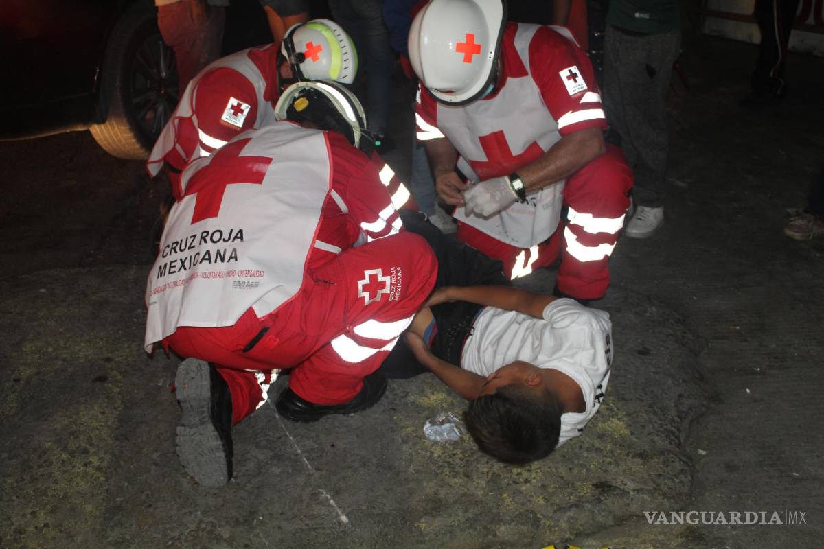 Desobediente se cae de la moto y se fractura, en Saltillo