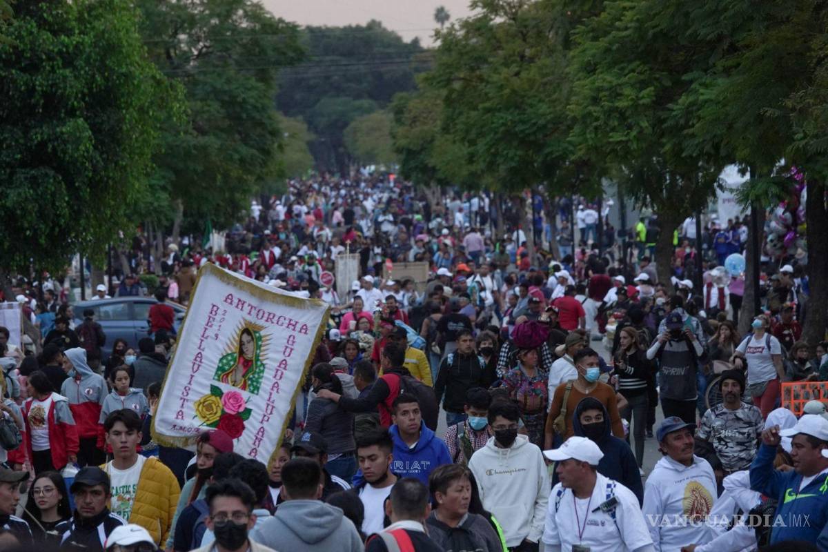 $!Miles de peregrinos acuden a la Basílica de Guadalupe en el marco de la celebración de la Virgen del Tepeyac.