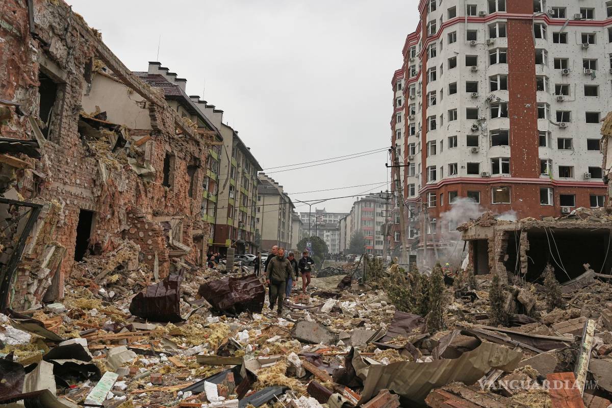 Cuatro muertos y 10 heridos, en ataque masivo de drones y misiles rusos en Kiev