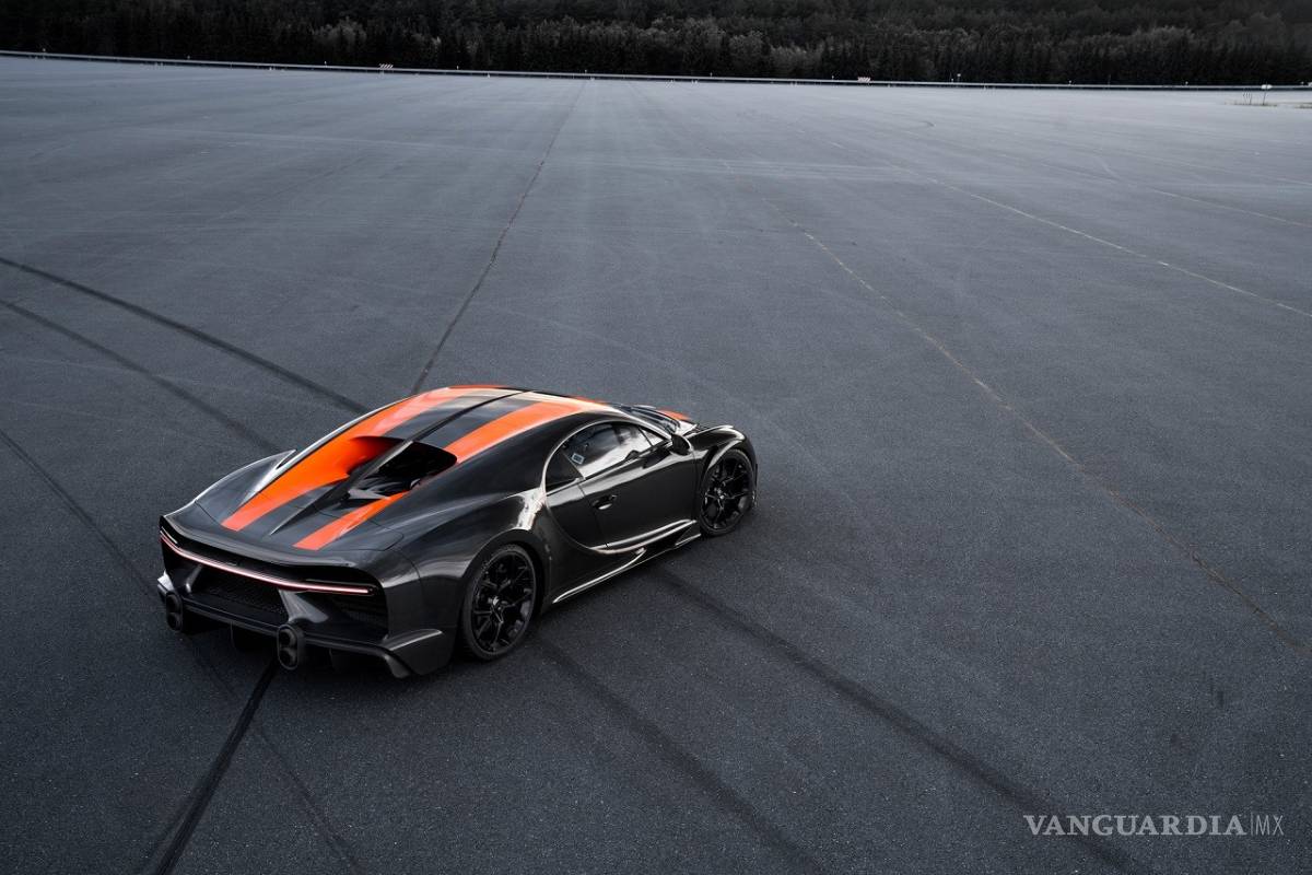 $!Bugatti Chiron alcanzó los 482.8 km/h, esto lo convierte en el auto más rápido del mundo
