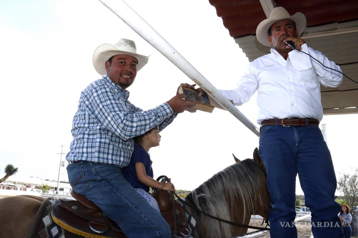 $!Jorge Sánchez, ganador en el sector profesional, obteniendo una calificación de 71.5 puntos.