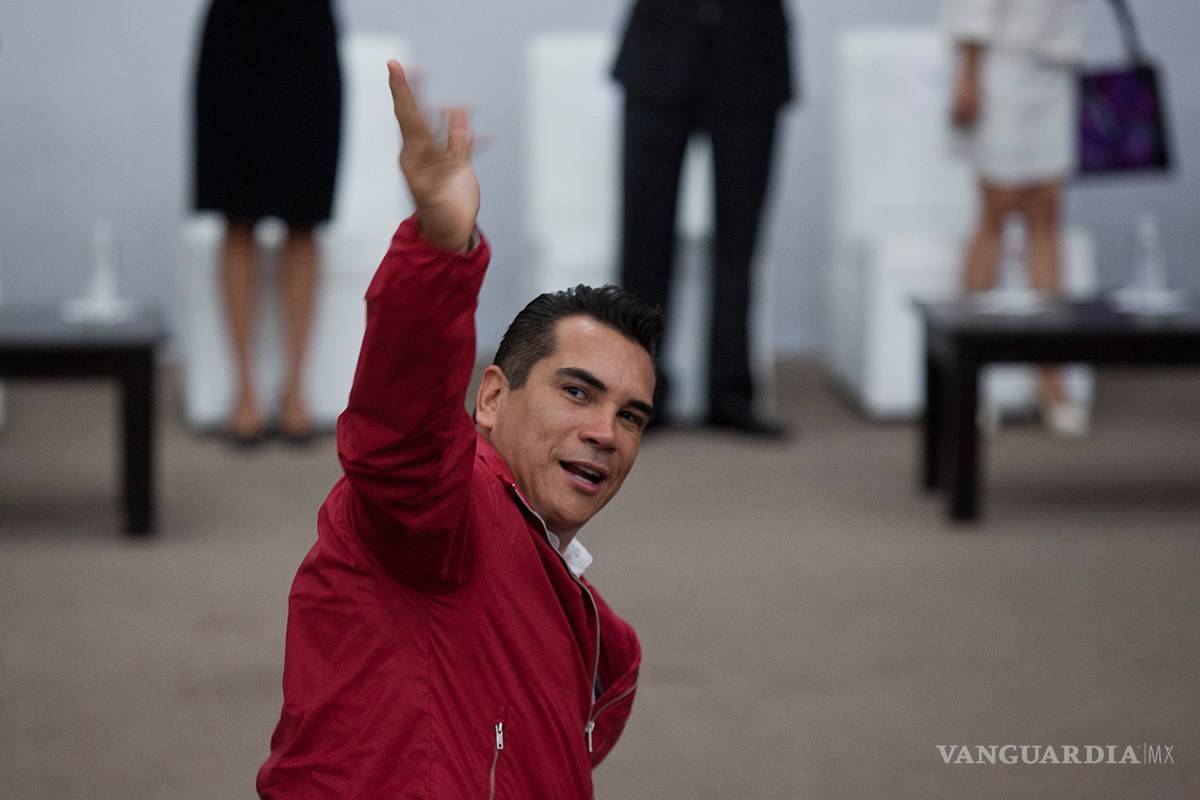 Gobernador de Campeche pide licencia para contender por dirigencia nacional del PRI