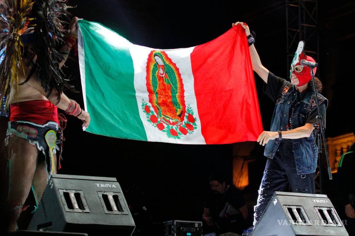 $!El Tri arma tocada con la raza saltillense