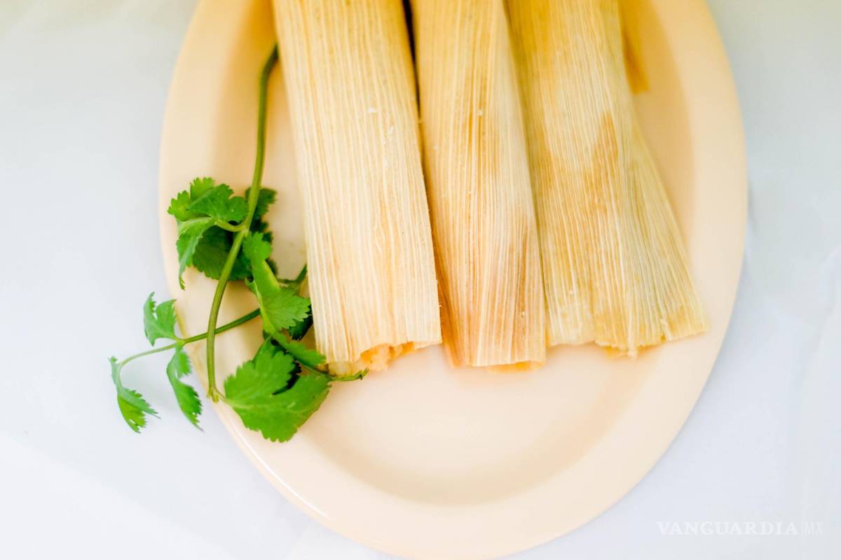 $!No pueden faltar los tamales para una cena navideña mexicana
