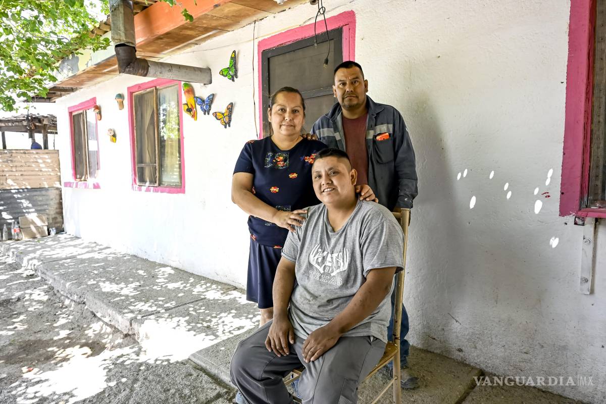 $!Prisma, hermana de Argelia y Jorge, decidió hacerse cargo de ellos tras la muerte de su mamá. Dice que los lleva a todos lados.