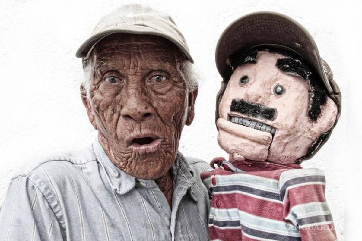 Fallece don José Alfaro, el icónico 'titiritero' de las calles de Saltillo