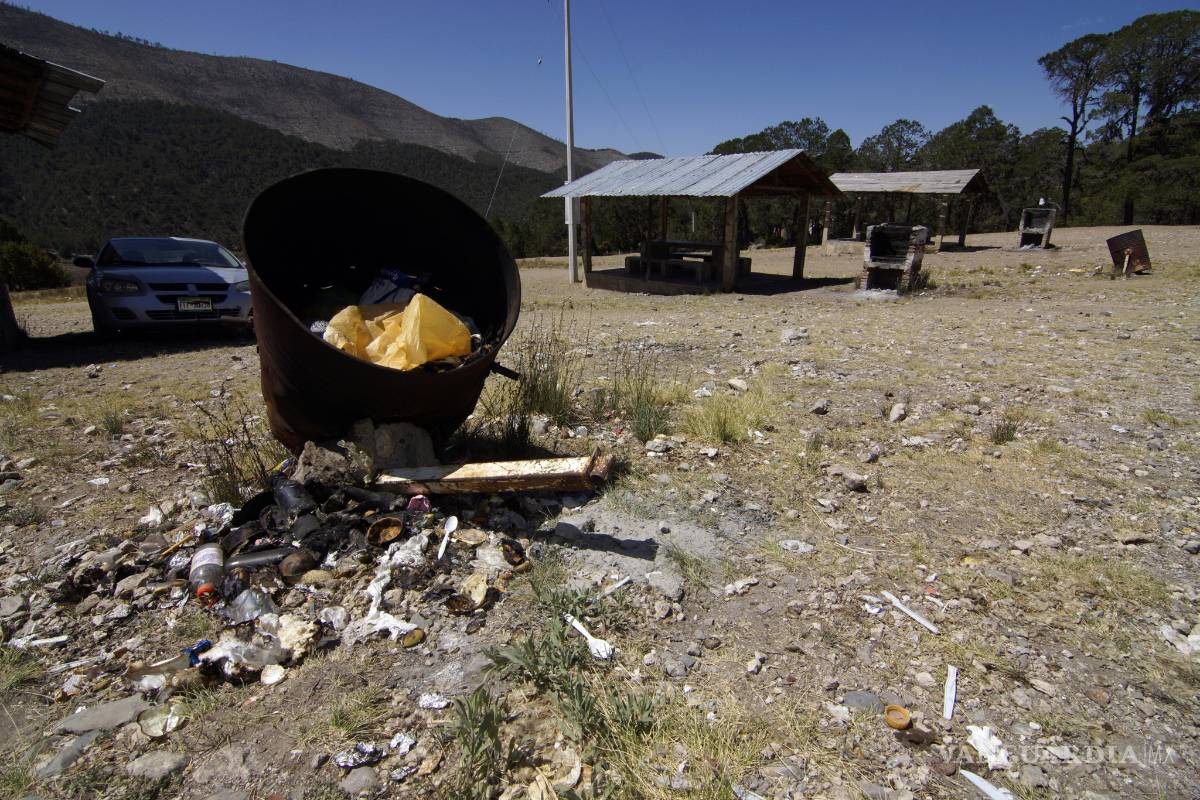 $!Convierten paseantes en basurero a la sierra de Arteaga; dejan más de 20 toneladas de desechos