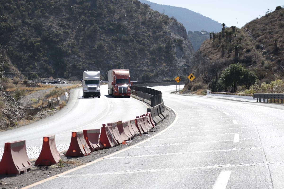 $!Presencia de CAPUFE y policia municipal de Arteaga en el tramo de la carretera 57 conocida como “Los chorros”