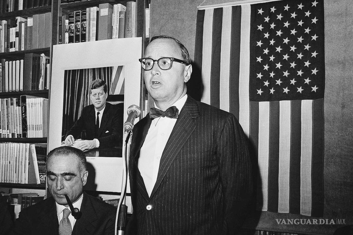 $!Arthur Schlesinger Jr., exasesor personal del presidente John F. Kennedy, en la presentación de su libro A Thousand Days: John F. Kennedy in the White House.