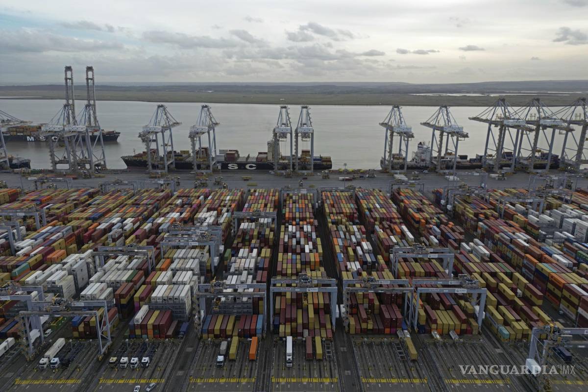 EU realiza acuerdo comercial con Reino Unido; mantendrá el arancel del 10% sobre sus productos