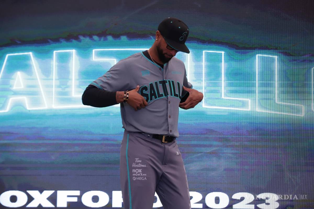 $!Henry Urrutia confesó que su uniforme favorito es justamente el gris que portó durante la presentación.