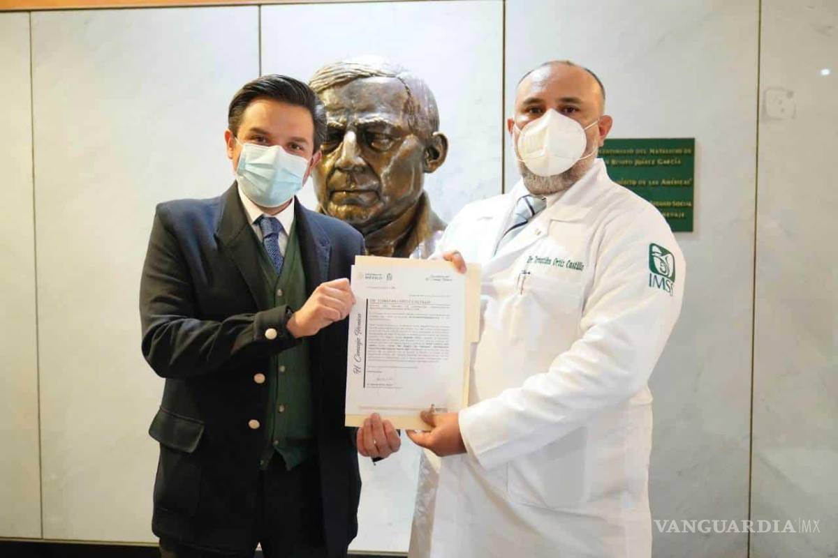 $!Zoé Robledo y el Delegado del IMSS-Bienestar en NL, Tonatiuh Ortiz Castillo.