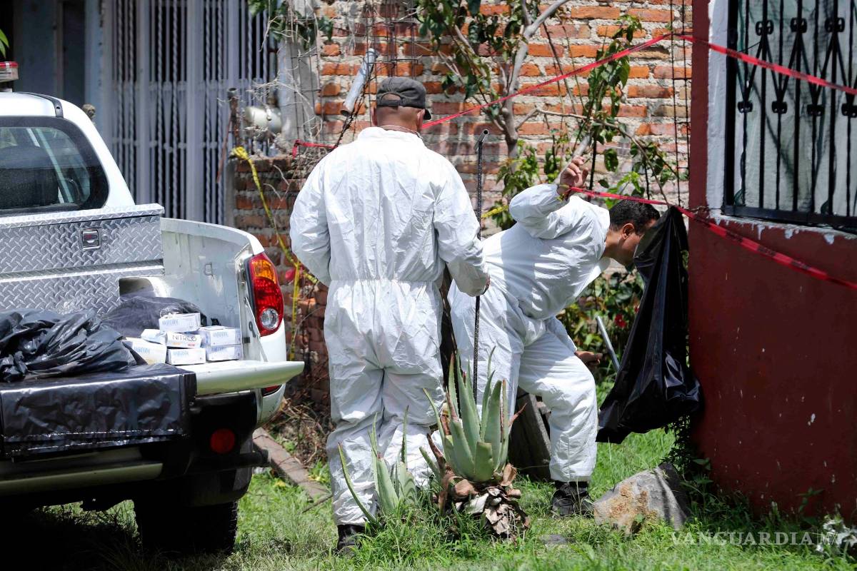 Recuperan 185 cuerpos de fosas clandestinas en Jalisco