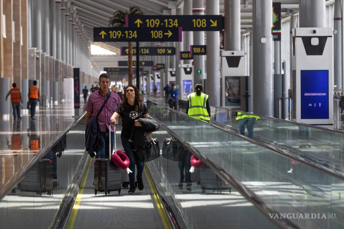 $!Pasajeros del AIFA.