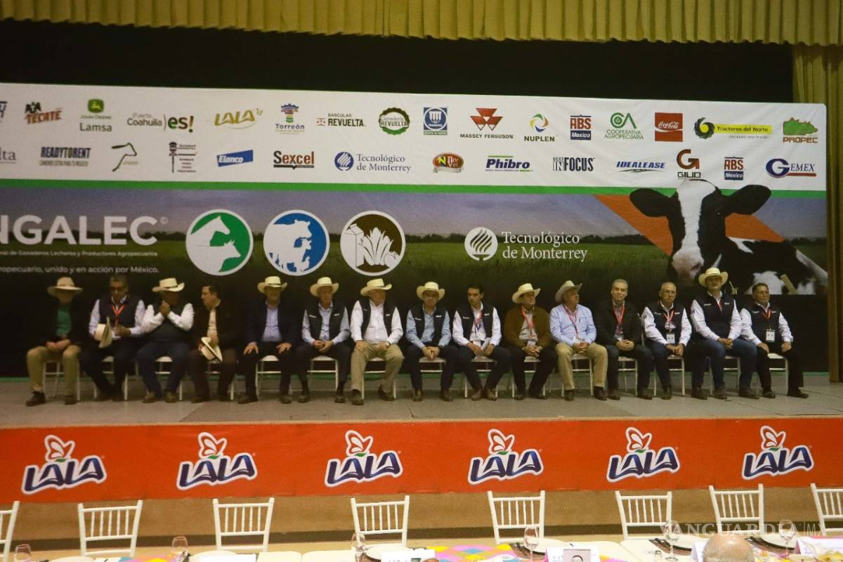 Alcalde de Torreón asiste al 28° Encuentro Nacional de Ganaderos Lecheros