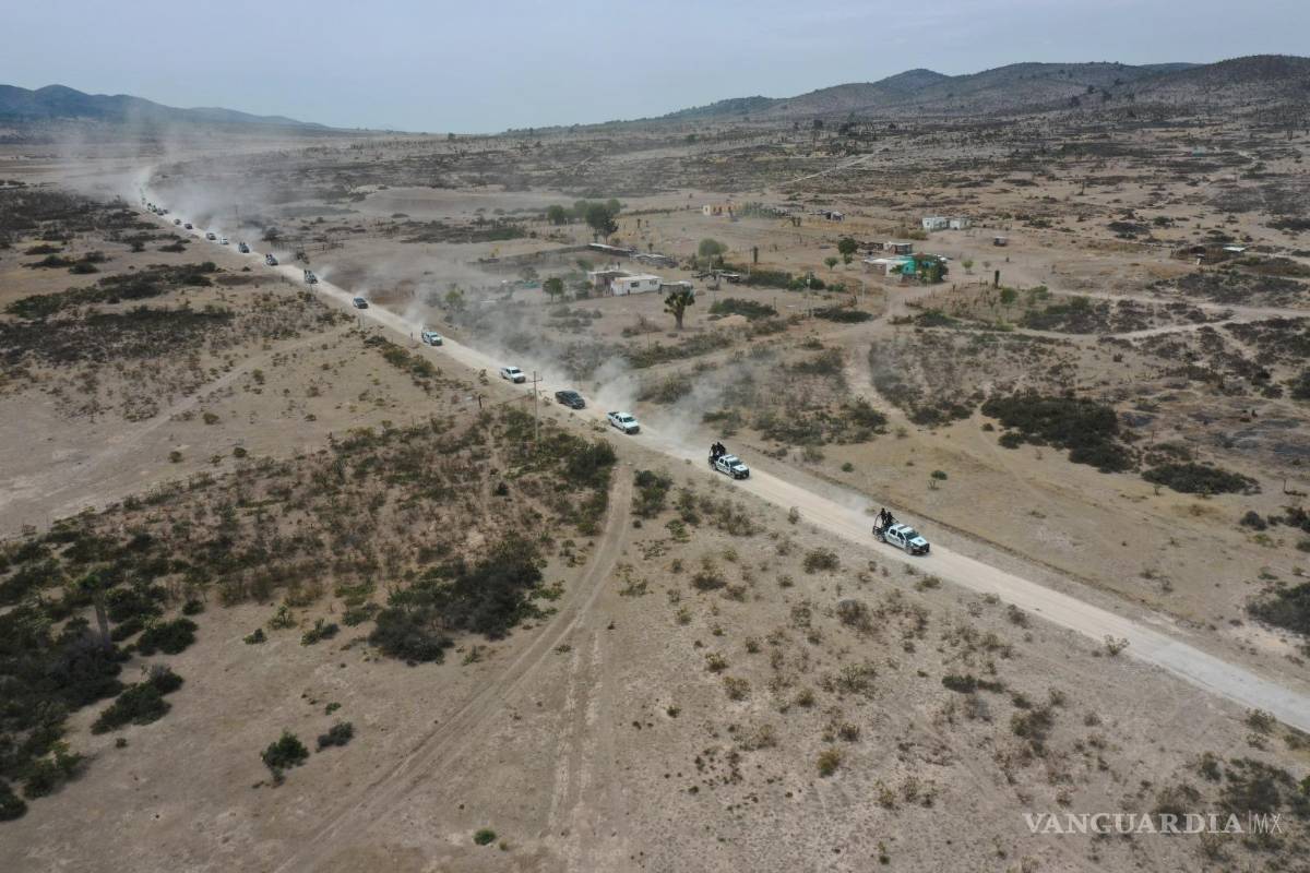 $!Elementos de los tres niveles de gobierno desplegaron un operativo conjunto en brechas y ejidos de Saltillo para fortalecer la seguridad durante el periodo vacacional.