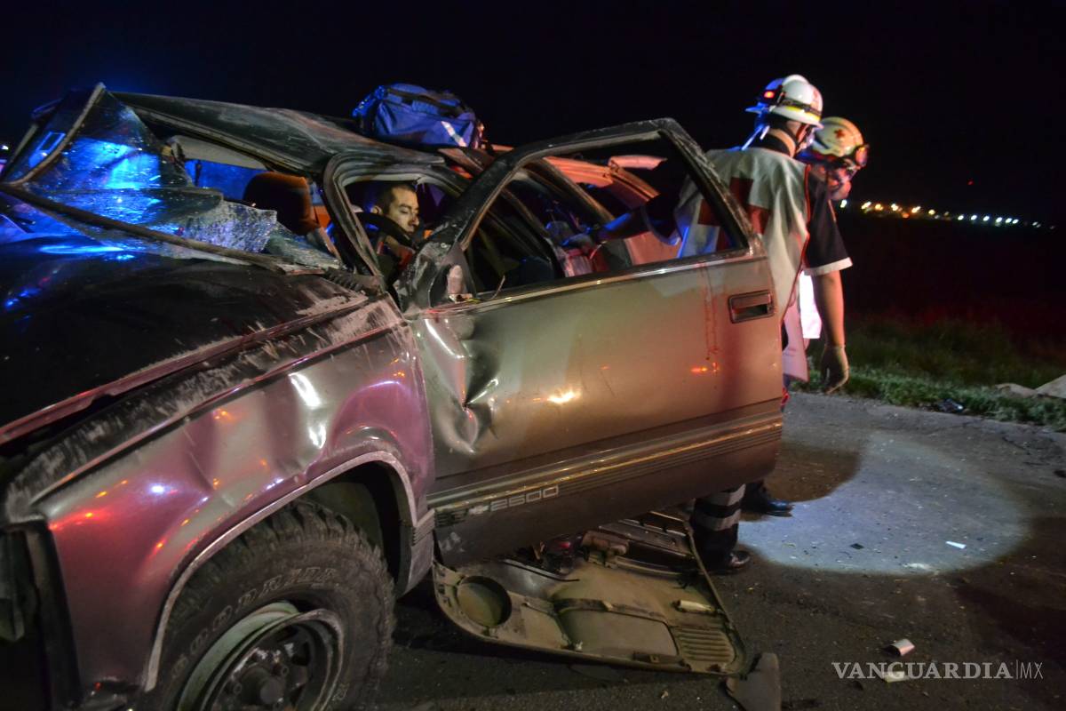 Ebrio se descuida y causa volcadura al sur de Saltillo