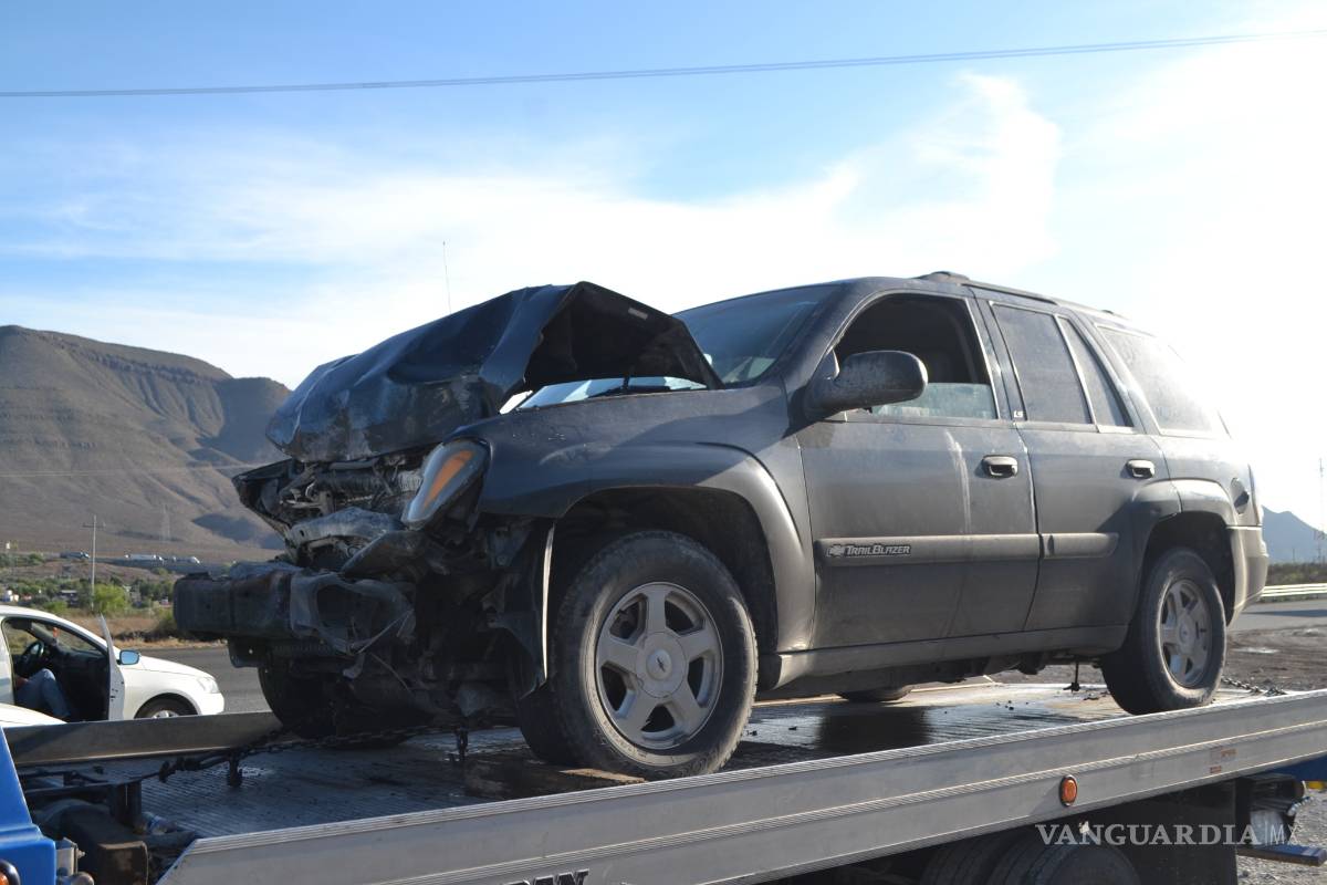 $!Vuela hacia su muerte tras choque por alcance en la Monterrey-Saltillo