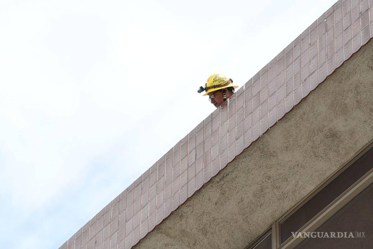 $!Las labores de rescate se llevaron a cabo mediante el convencimiento.