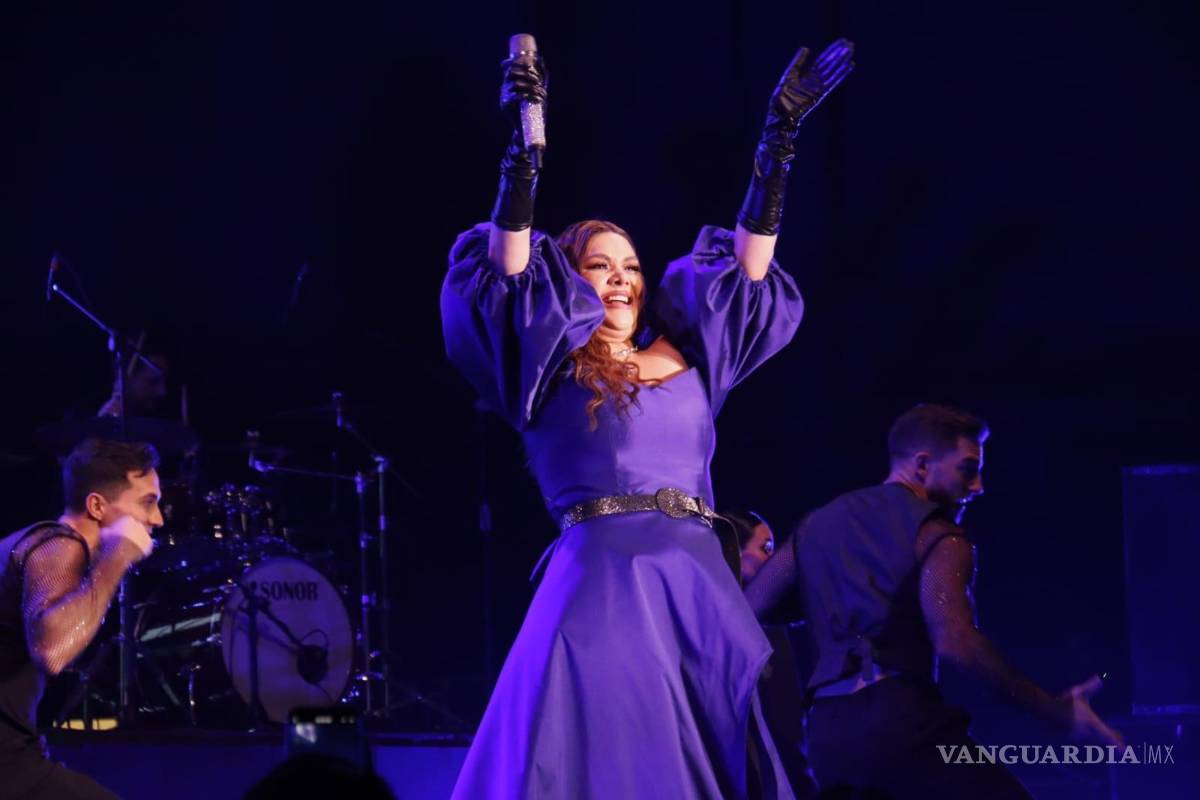 $!El concierto de la noche del jueves forma parte de la gira ‘Pa’ luego es tarde’.
