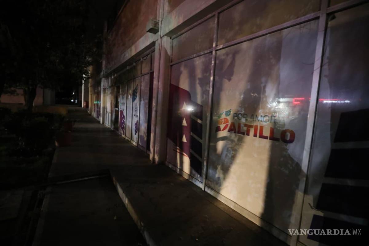 $!Durante una hora, edificios públicos de Saltillo permanecen sin iluminación para promover la conciencia sobre el cambio climático.