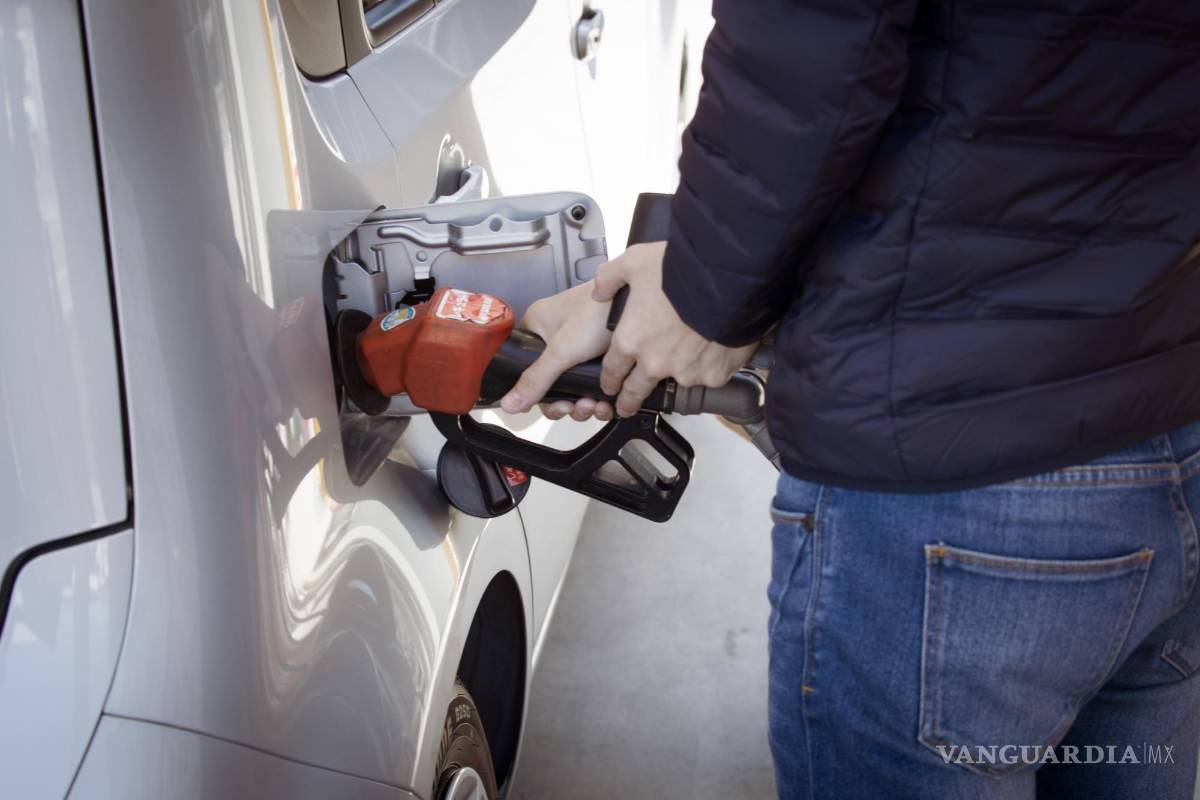 Esto puede pasarle a tu vehículo si se le pone gasolina contaminada