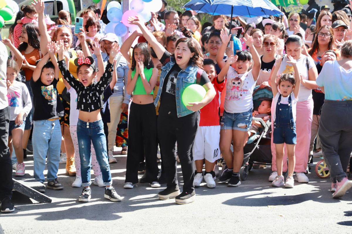 $!Los niños participaron en diversos concursos y los primeros lugares recibieron como regalos bicicletas y pelotas.