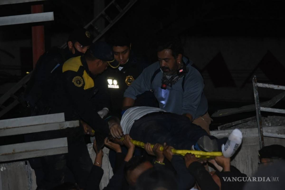 $!Imágenes del desplome en el metro en CDMX