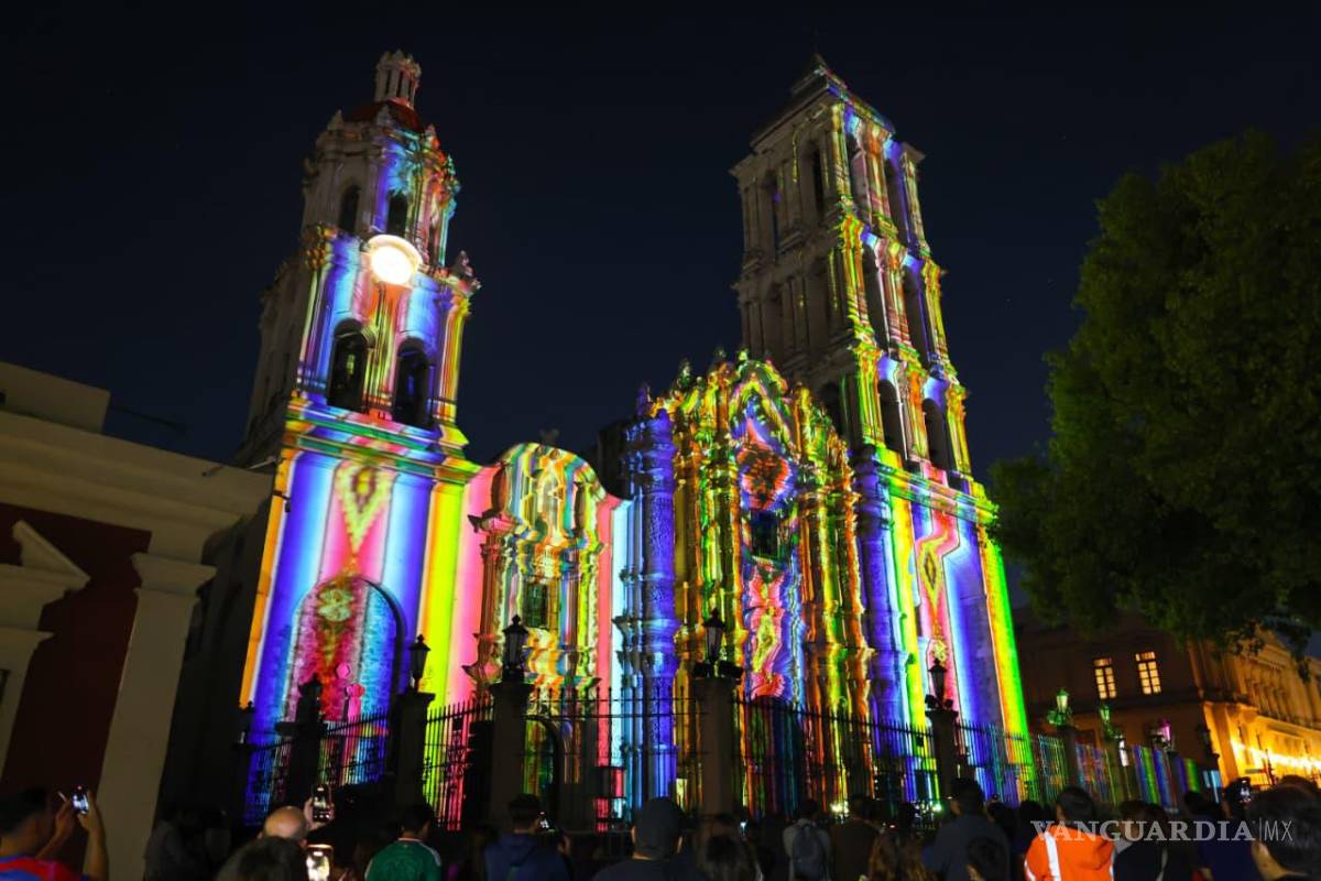 $!La fachada de la Catedral de Santiago fue sede de uno de los espectáculos de mayor convocatoria del festival.